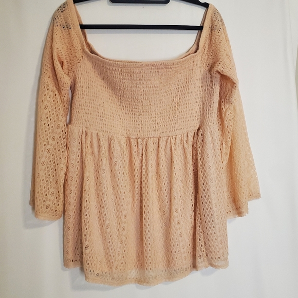 TORRID Size 1 NWT Pinky-Peach smocked bodice off-the-shoulder lace overlay top - Picture 1 of 12